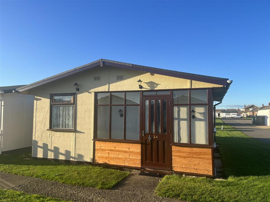 Seaholme Road, Mablethorpe 2 bed chalet £20,000
