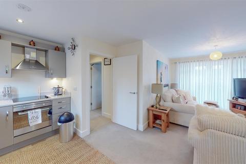 2 bedroom apartment for sale - Sovereign Court, Newmarket