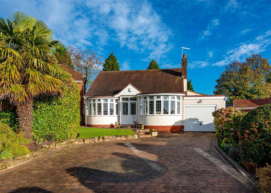 Springhill Park, Lower Penn, Wolverhampton 3 bed detached bungalow for