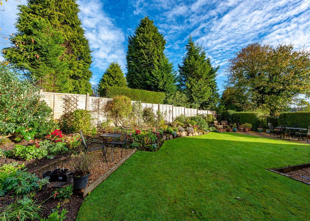 Springhill Park, Lower Penn, Wolverhampton 3 bed detached bungalow for