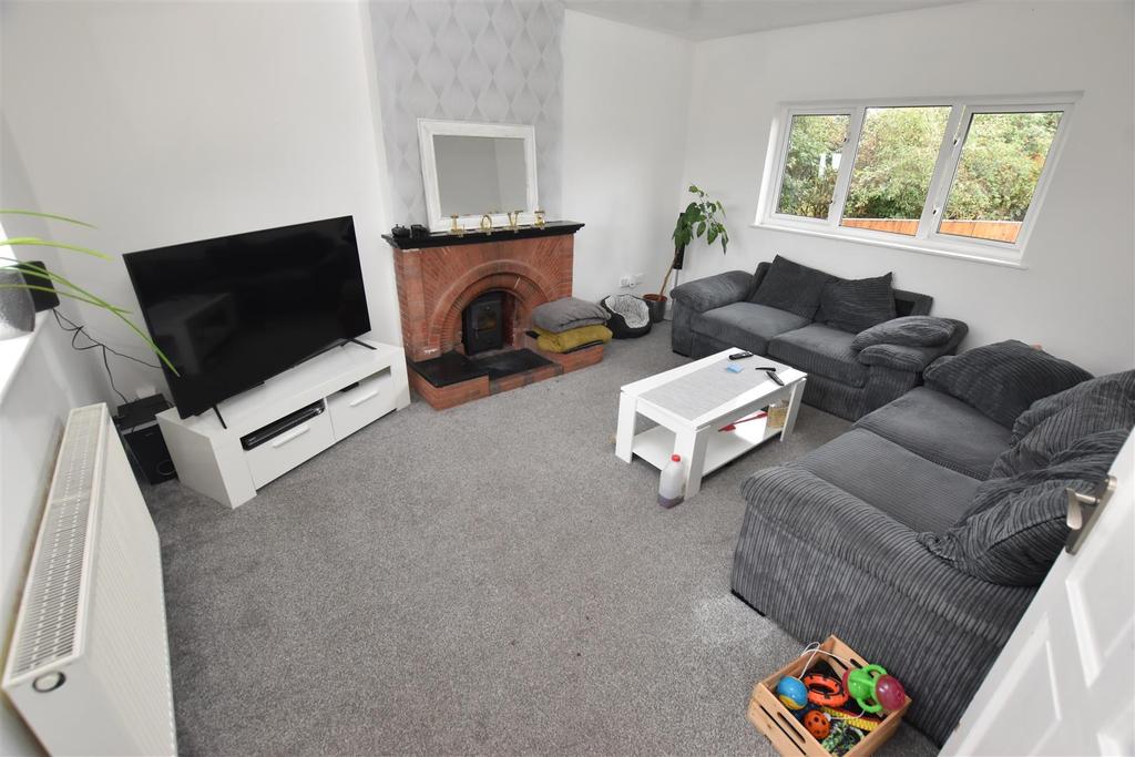 New Road, Messing 3 bed detached bungalow £1,250 pcm (£288 pw)