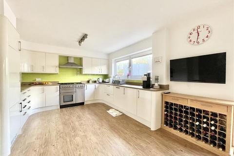 3 bedroom chalet for sale - Saltdean Close, Bexhill-On-Sea