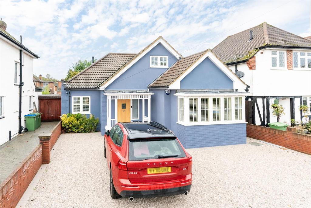 Wolsey Drive, WaltonOnThames 4 bed detached house £899,950