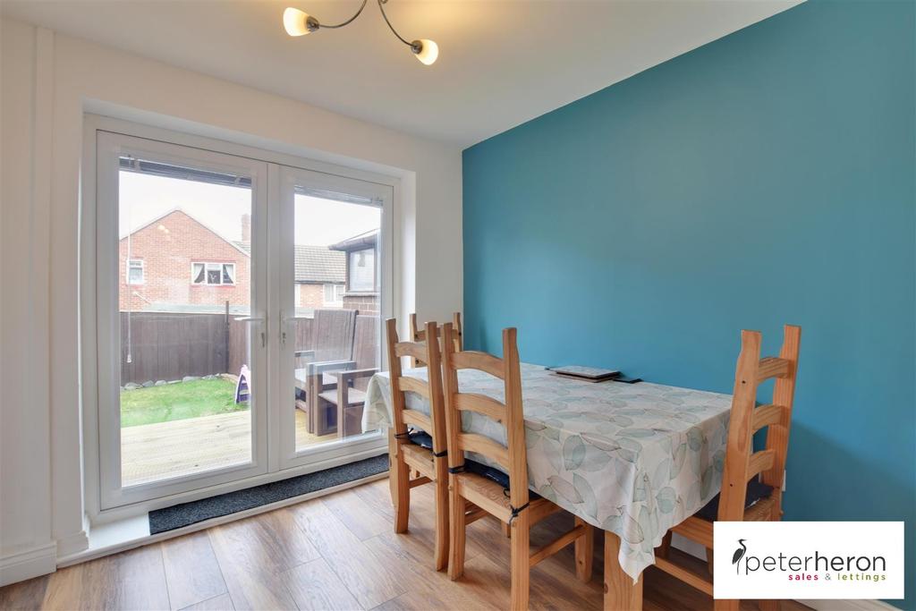 Rotherfield Square, Redhouse, Sunderland 2 bed semidetached house £595 pcm (£137 pw)