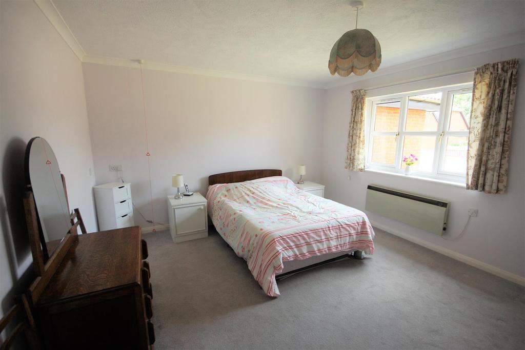 Bramley Court, Lucks Way, Marden 2 bed bungalow £225,000