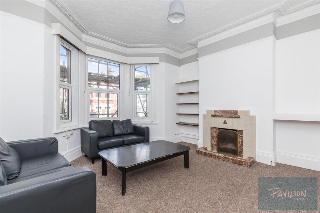 Hartington Road, Brighton 4 bed semidetached house £2,500 pcm (£577 pw)