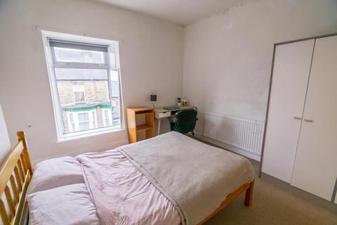 38 Beehive Road, Sheffield, S10 1EP