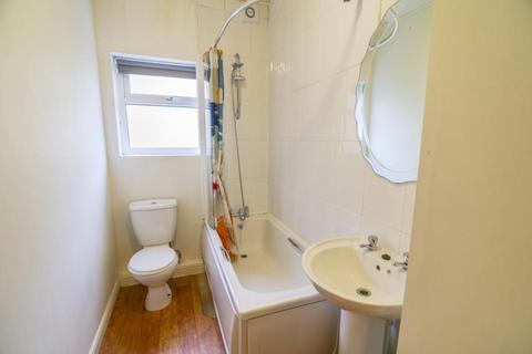 38 Beehive Road, Sheffield, S10 1EP