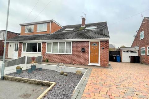 2 bedroom semi-detached bungalow for sale - Ivydale Drive, Leigh