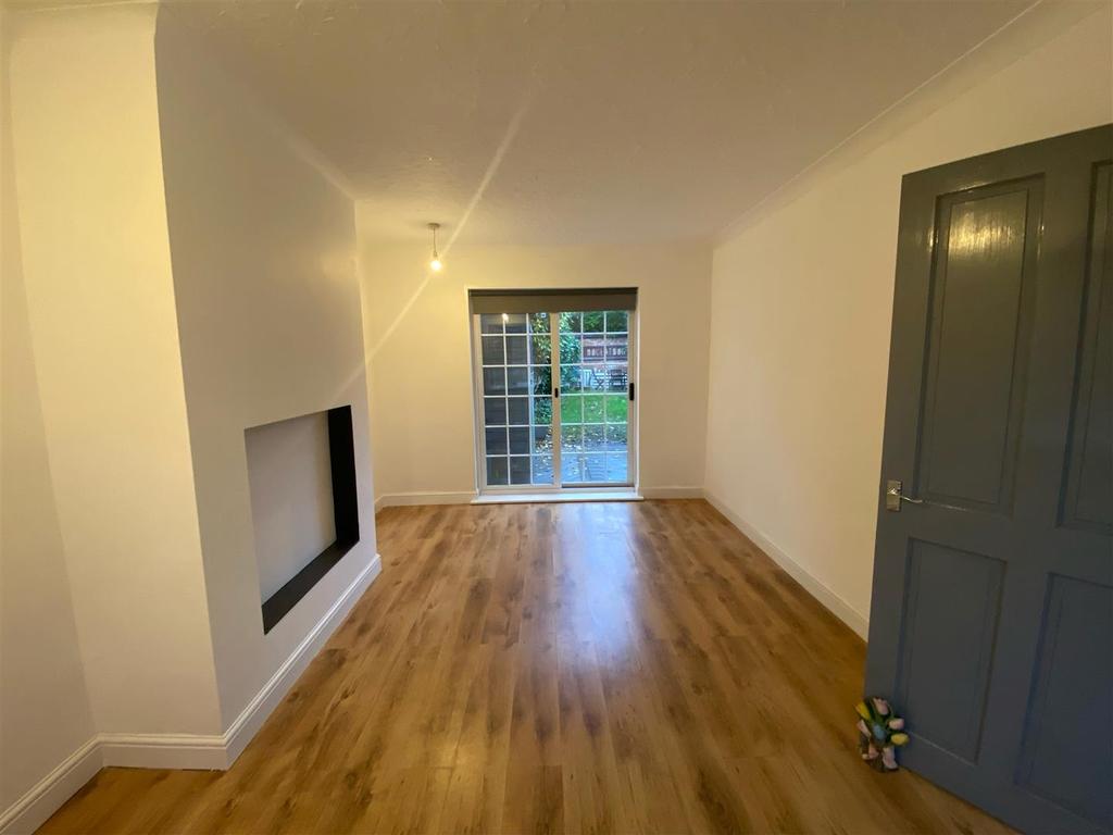 Queens Avenue, Ilkeston 2 bed semidetached house £750 pcm (£173 pw)