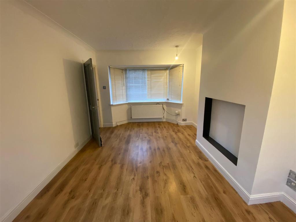 Queens Avenue, Ilkeston 2 bed semidetached house £750 pcm (£173 pw)