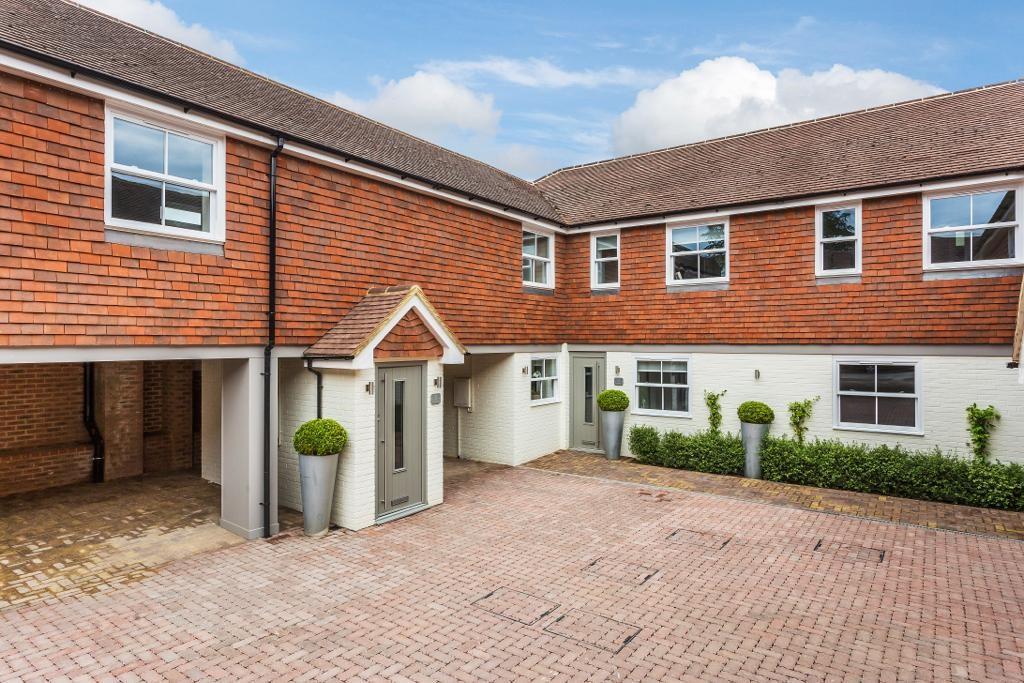Eastwood Road, Bramley, Guildford 1 bed flat £1,250 pcm (£288 pw)