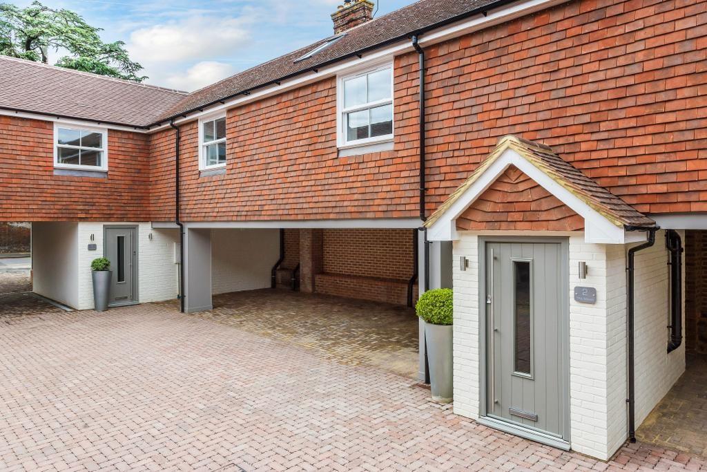 Eastwood Road, Bramley, Guildford 1 bed flat £1,250 pcm (£288 pw)