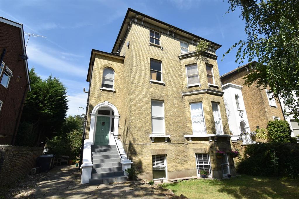 Surbiton Hill Park, Surbiton 1 bed apartment £1,225 pcm (£283 pw)