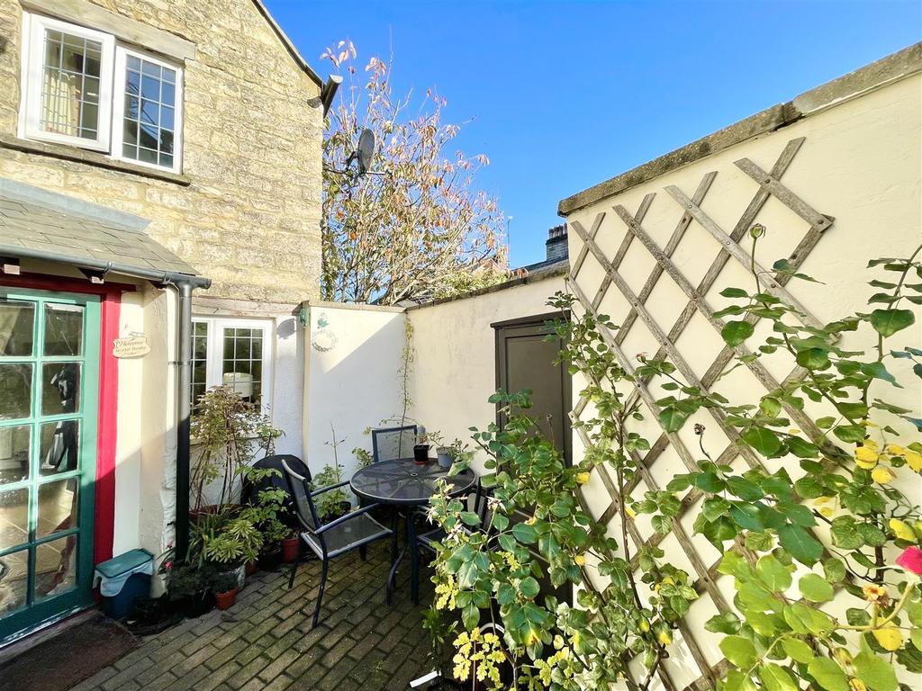 Albion Street, Stratton, Cirencester 2 bed detached house £355,000