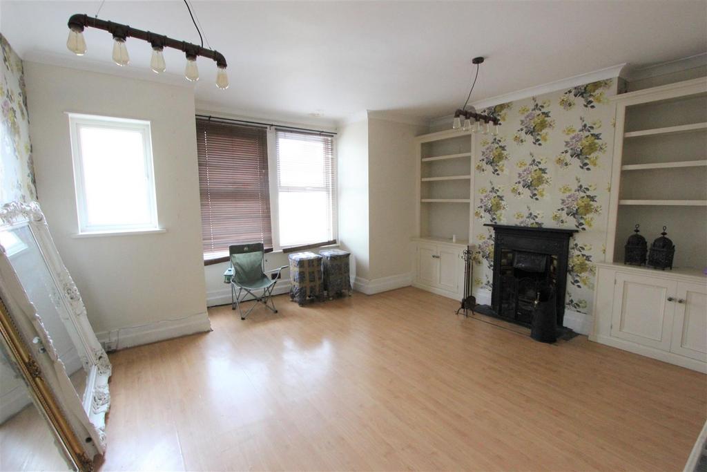 Portland Road, London, 2 bed flat for sale £350,000