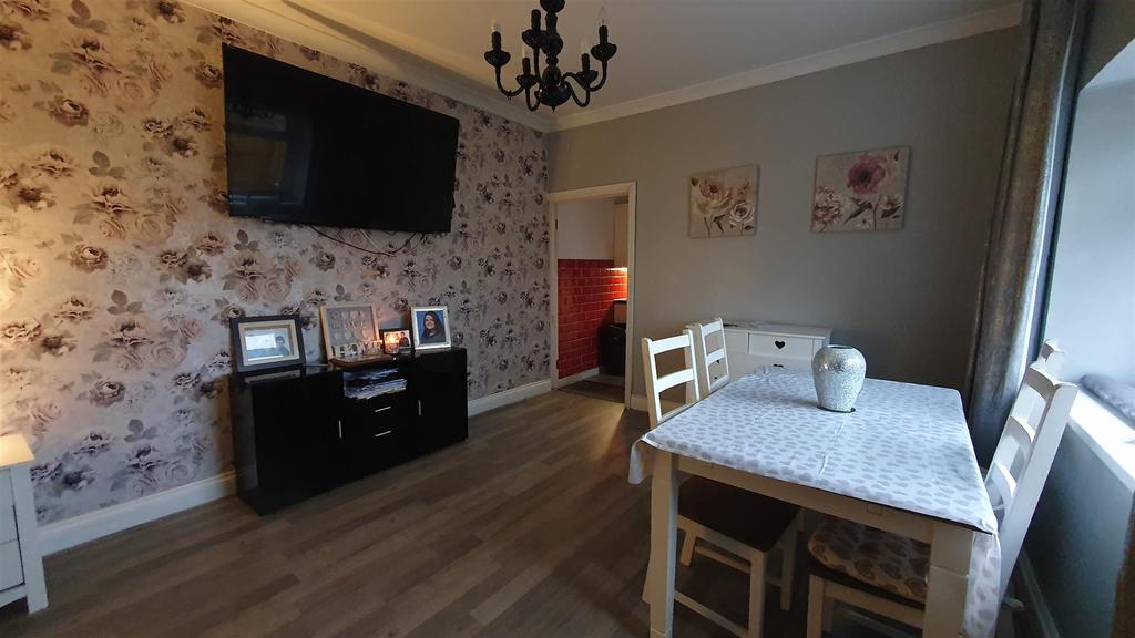 Pengry Road, Loughor, Swansea 4 bed end of terrace house for sale £