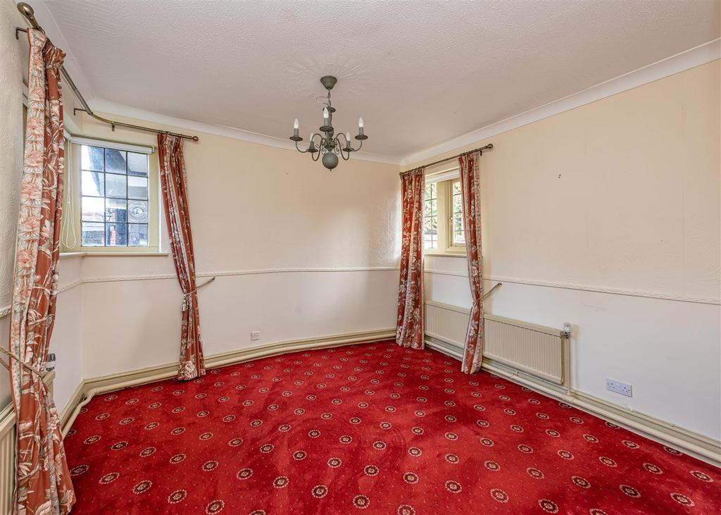 6 Dippons House, Dippons Drive, Tettenhall Wood 2 bed mews £215,000