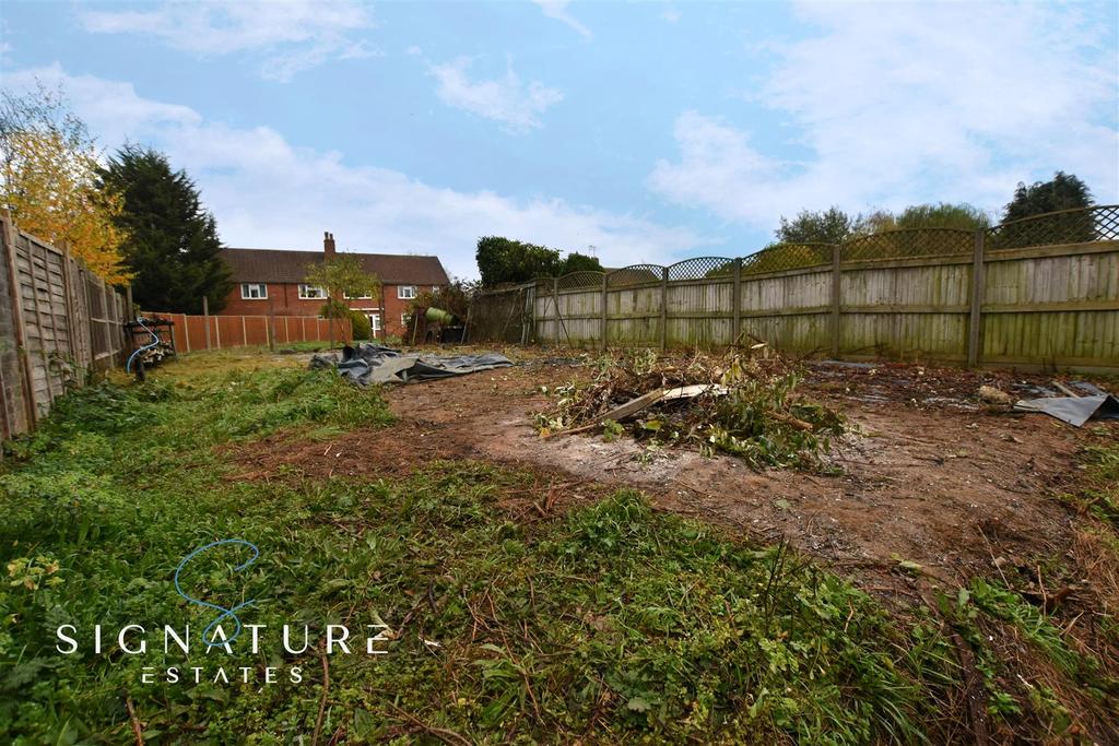 Manor Road, London Colney, St. Albans 3 bed house £400,000