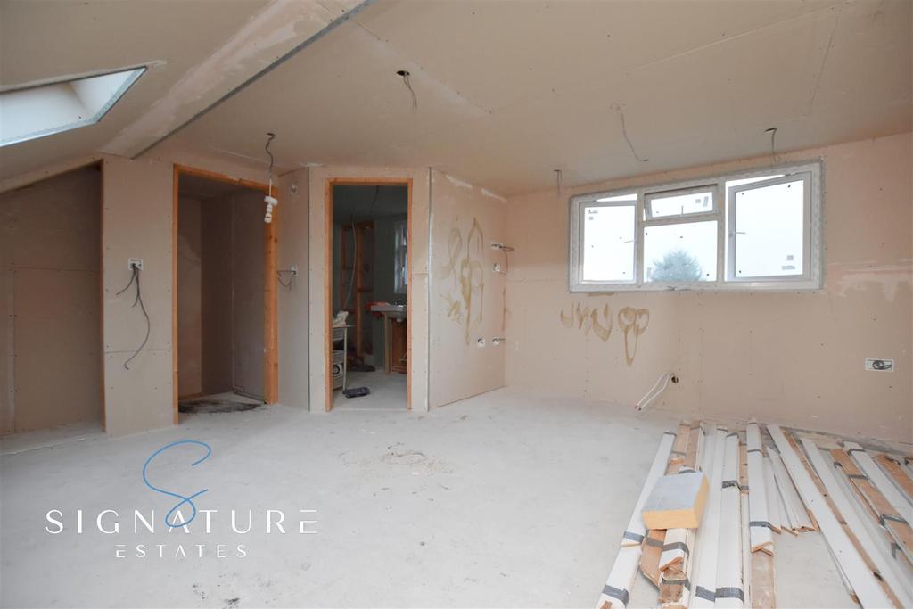Manor Road, London Colney, St. Albans 3 bed house £400,000