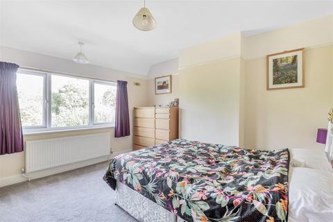 37 Mortimer Crescent, Worcester Park, KT4 7QL