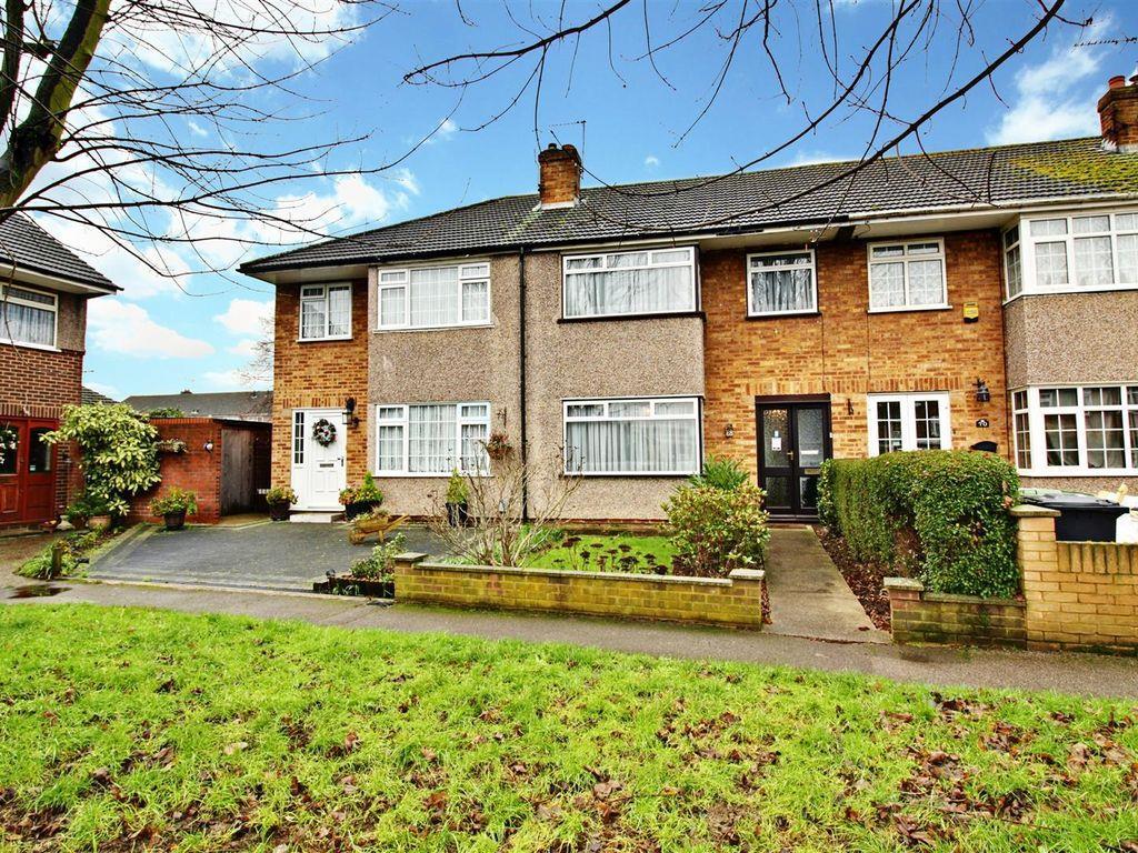 Bullwell Crescent, Cheshunt, Waltham Cross 3 bed house £1,750 pcm (£