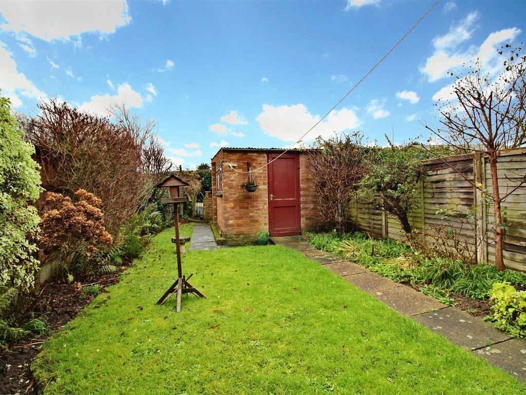 Bullwell Crescent, Cheshunt, Waltham Cross 3 bed house £1,750 pcm (£