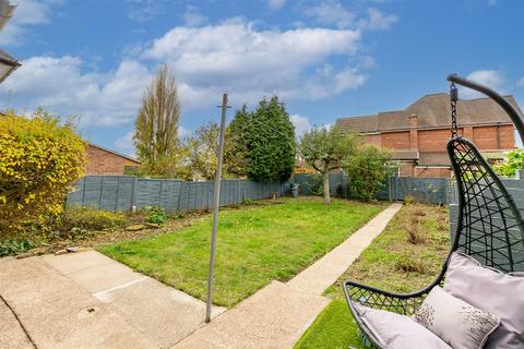 65 Sandy Lane, Bramcote, Nottingham, NG9 3GT