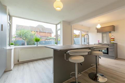 65 Sandy Lane, Bramcote, Nottingham, NG9 3GT