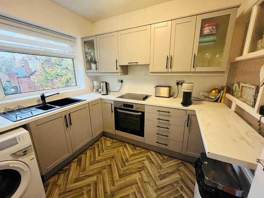 Glyne Court, Fawdry Close, Sutton... 2 bed flat £850 pcm (£196 pw)