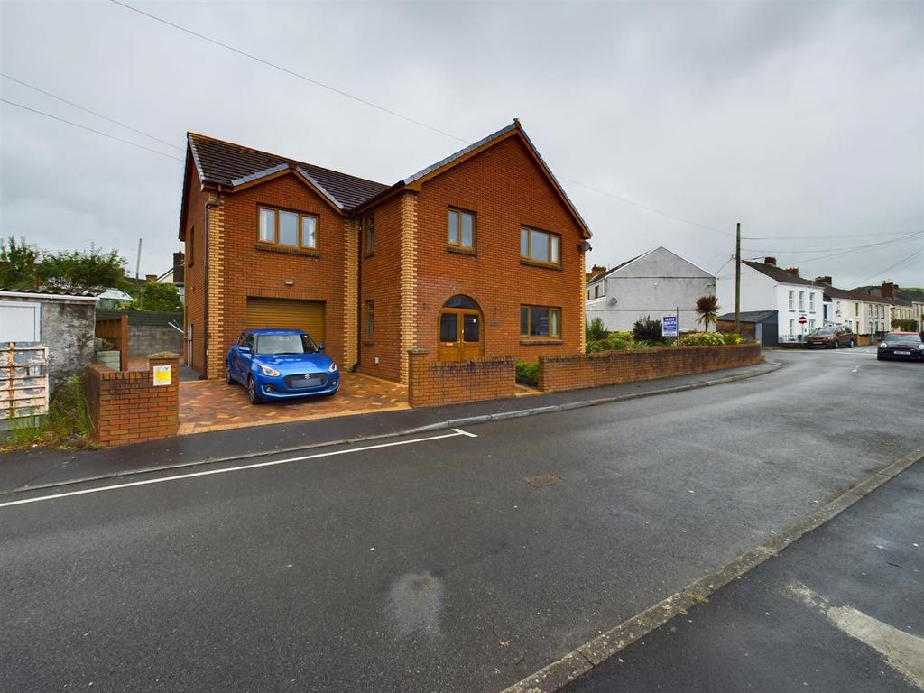 Pencoed Road, Burry Port 4 bed detached house £415,000
