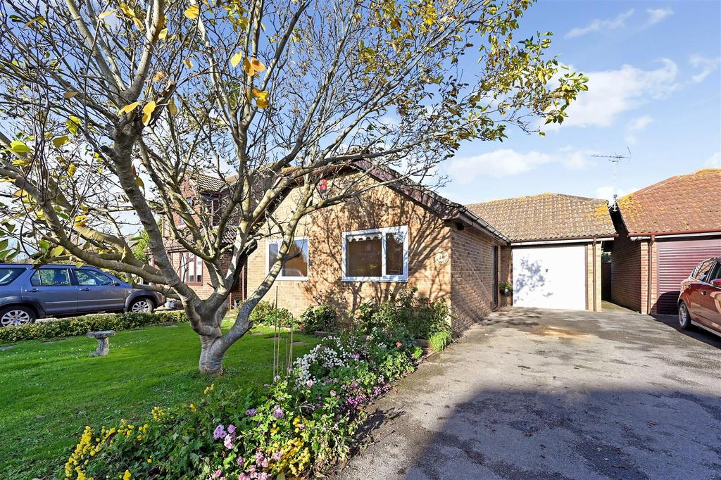 The Millers, Yapton 2 bed detached bungalow £1,200 pcm (£277 pw)