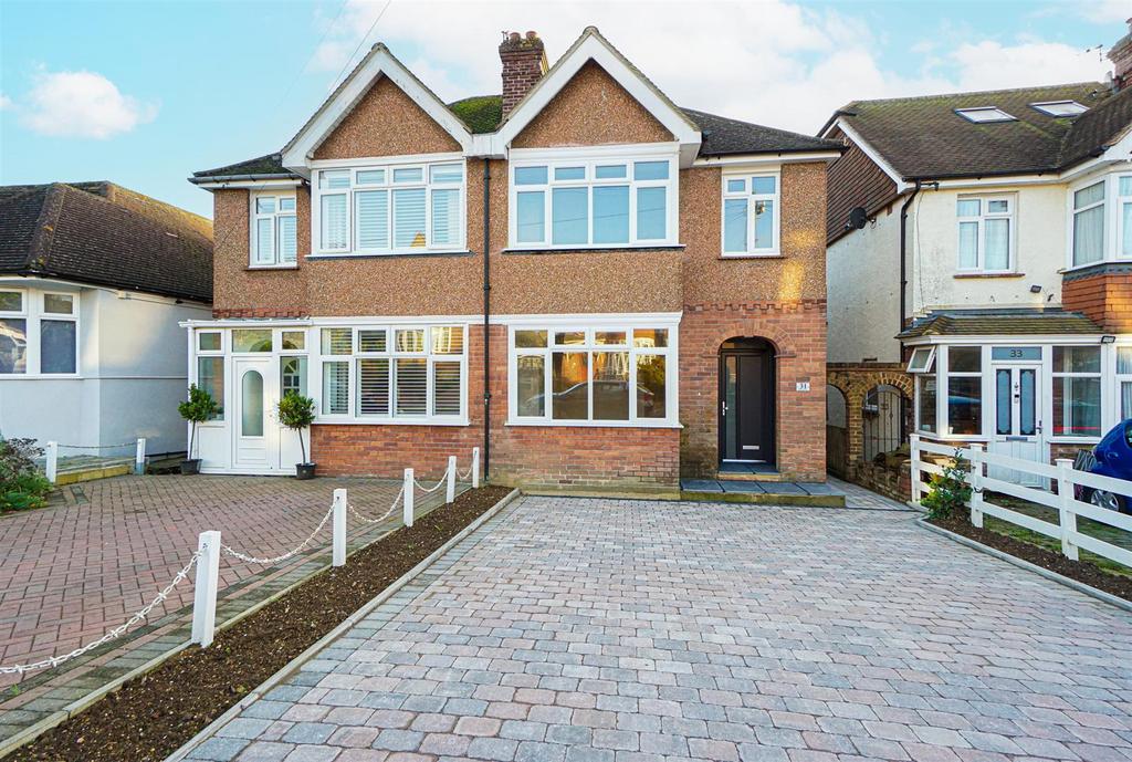 Blacklands Drive, Hastings 3 bed semidetached house £415,000