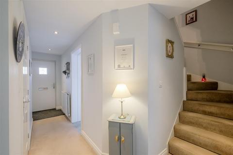 31 Broadacres, Bailiff Bridge, Brighouse, HD6 4DB