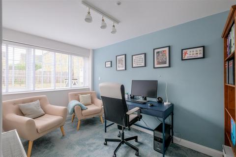 31 Broadacres, Bailiff Bridge, Brighouse, HD6 4DB