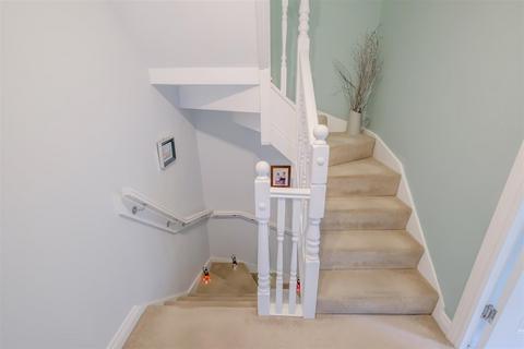 31 Broadacres, Bailiff Bridge, Brighouse, HD6 4DB
