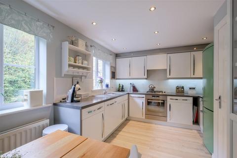 31 Broadacres, Bailiff Bridge, Brighouse, HD6 4DB