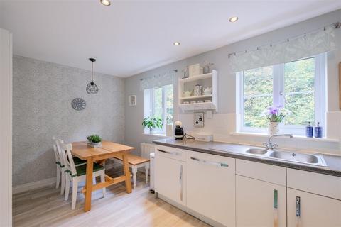 31 Broadacres, Bailiff Bridge, Brighouse, HD6 4DB