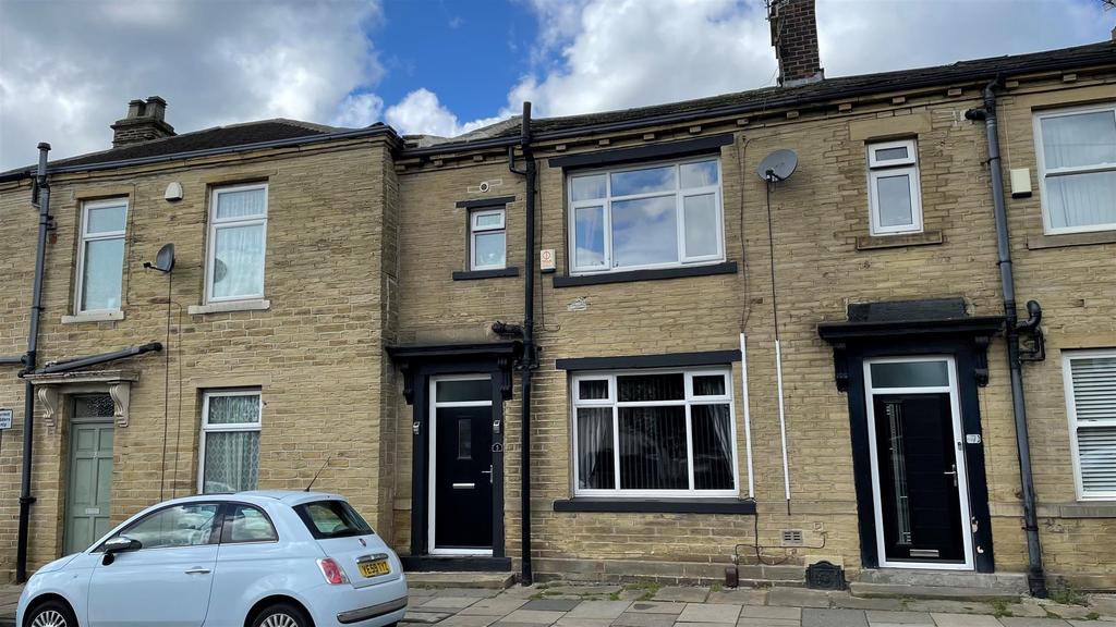 Stone Hall Road, Eccleshill, Bradford 3 bed terraced house £750 pcm