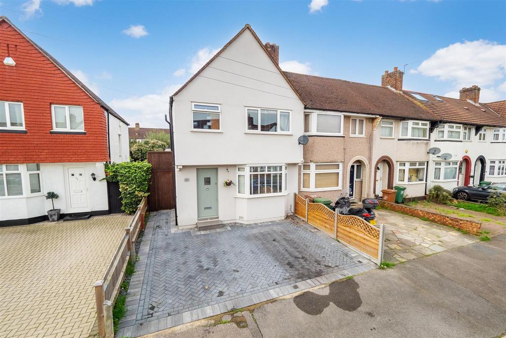 Bramblewood Close, Carshalton 3 bed end of terrace house for sale £475,000