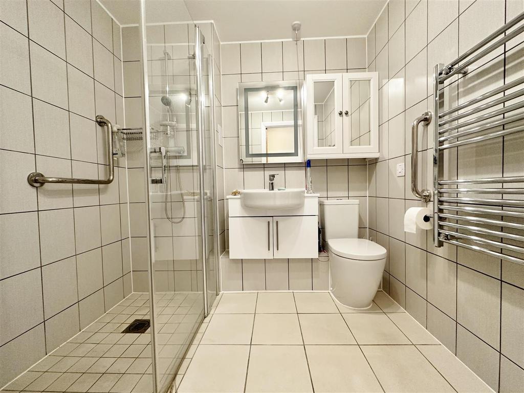 En suite wet room/wc