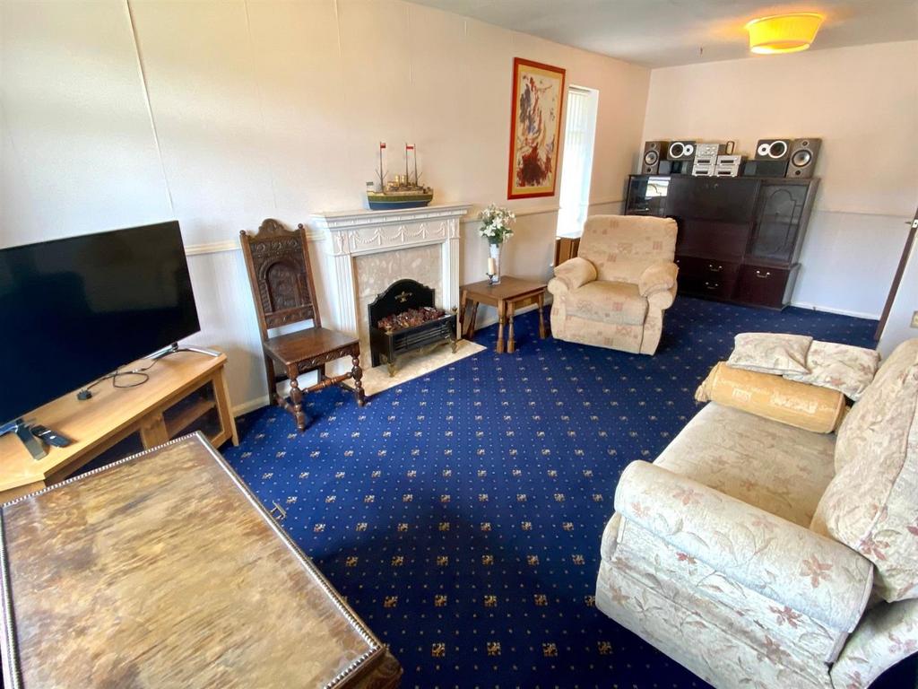 Greenacres drive new lounge 2.jpg