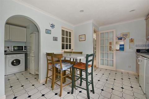19 Bicester Close, Whitchurch, RG28 7HE