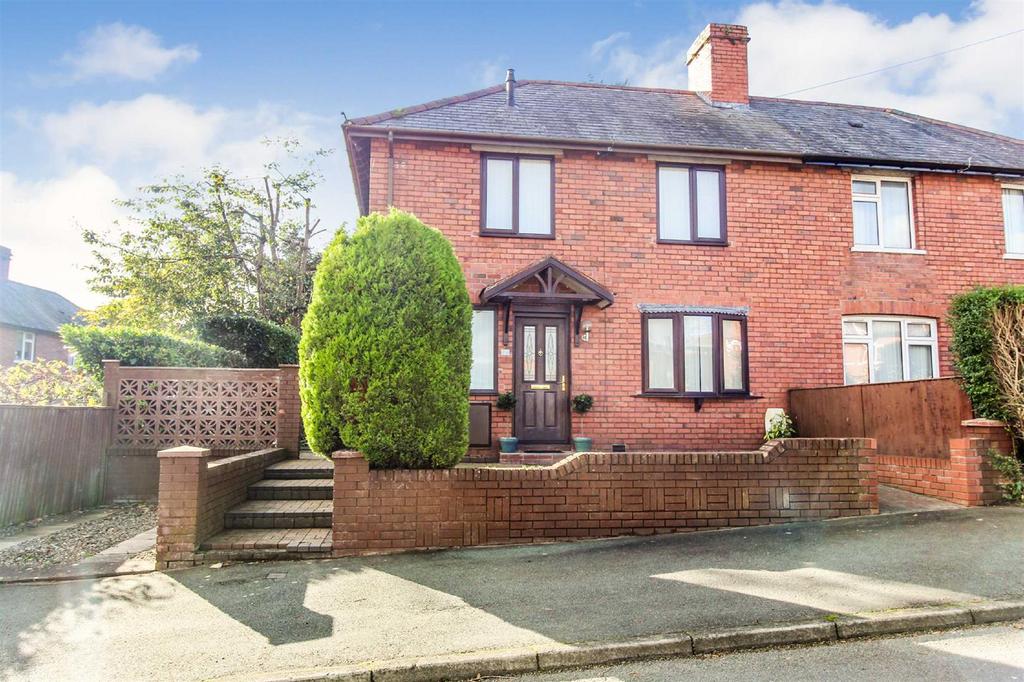 Coppice Drive, Oswestry 3 bed semidetached house £195,000