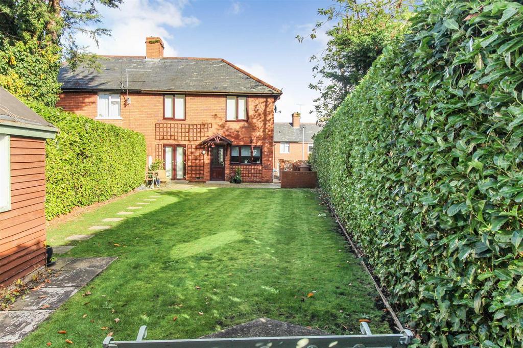 Coppice Drive, Oswestry 3 bed semidetached house £195,000