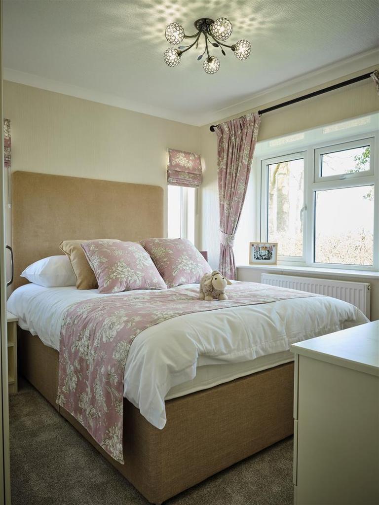 Marston Edge Elveden  Bedroom 1.jpg