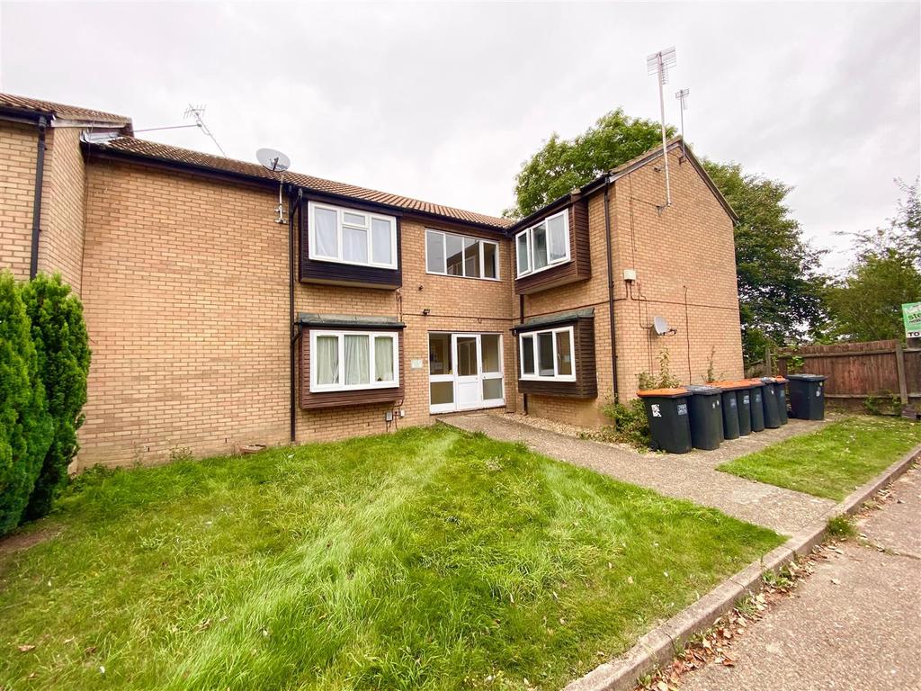 Conway Close, Houghton Regis, Dunstable Studio £675 pcm (£156 pw)