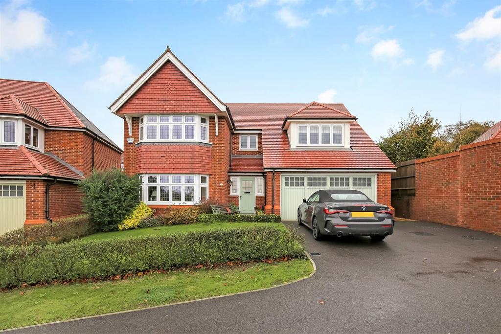 Oakley Road, Wilton 5 bed detached house £800,000