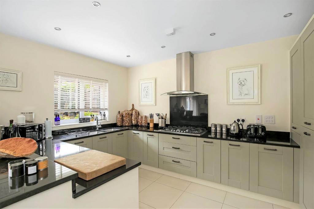 Oakley Road, Wilton 5 bed detached house £800,000