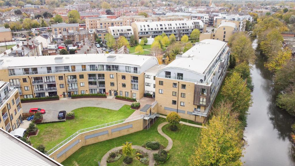 Smeaton Court, Hertford 2 bed apartment £325,000